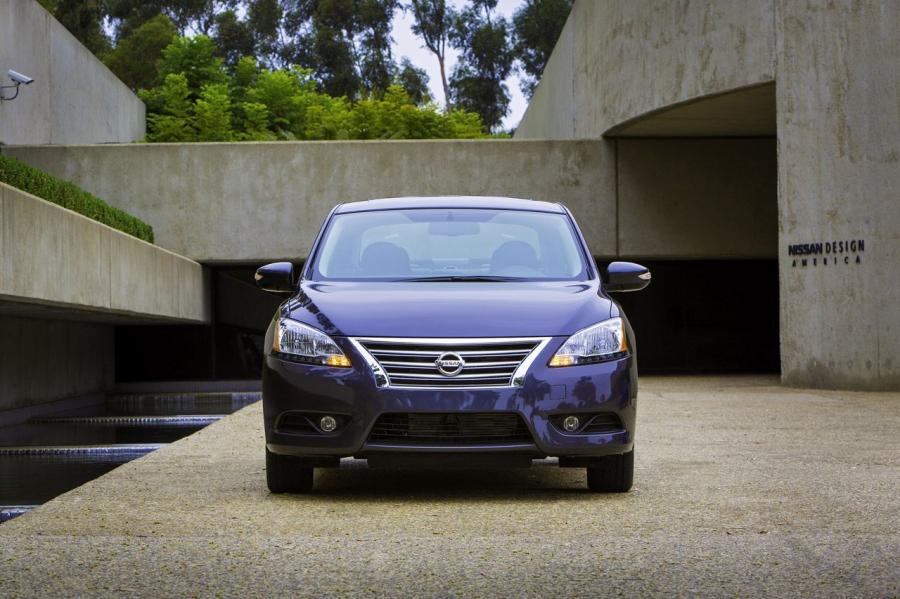  Nissan Sentra 2013 года  (фото 24 из 74)